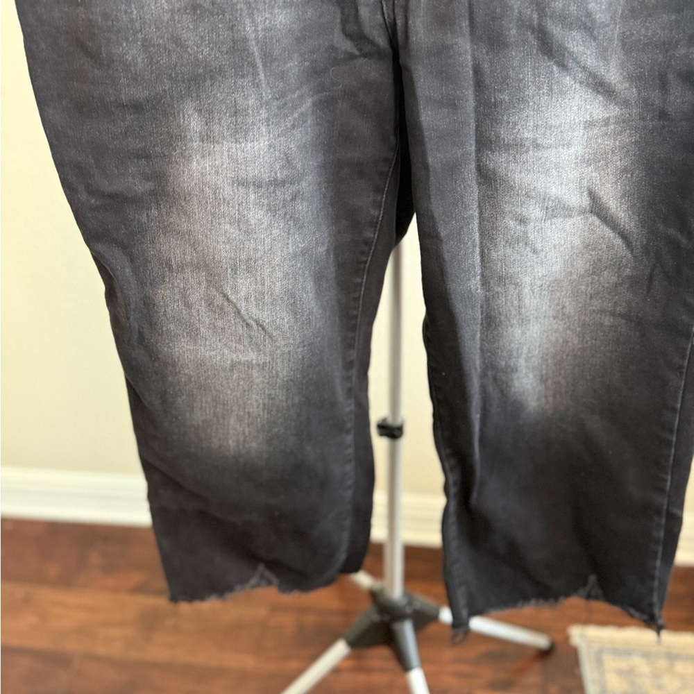 Judy Blue women Black cropped jeans- 18W - Picture 3 of 8